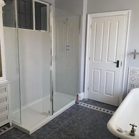 Ideally Located Cumbrian With Stunning Views شقة